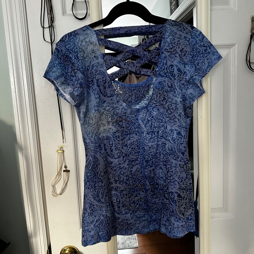 Earth Yoga Blue Royals Paisley Criss Cross Back Short Sleeve Tunic Top Women's L